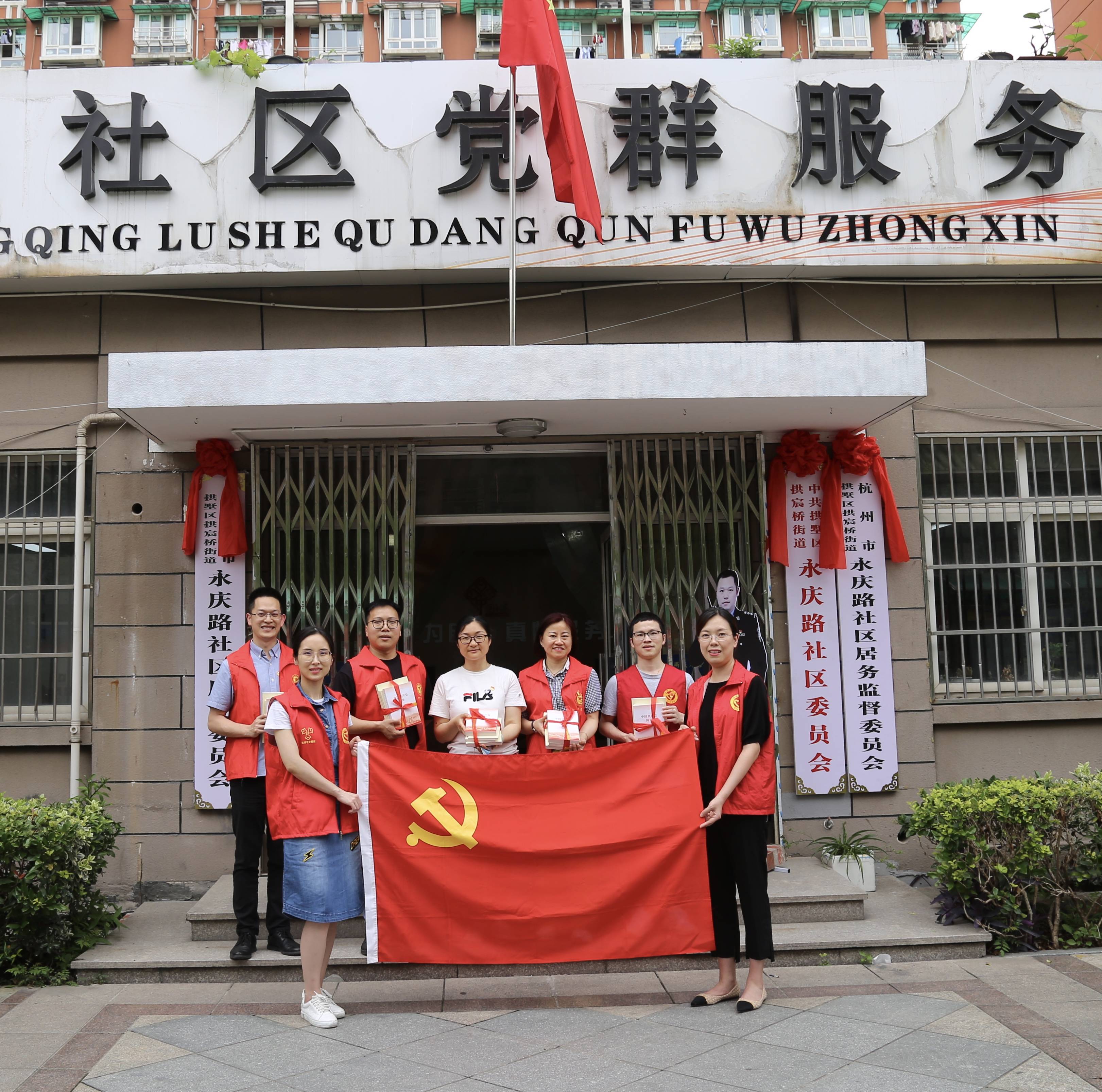 志愿服務(wù)進(jìn)社區(qū) 送學(xué)上門暖人心